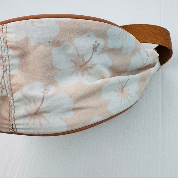 Disney Stitch Bioworld Floral Beige Crossbody Bag - Picture 10 of 11